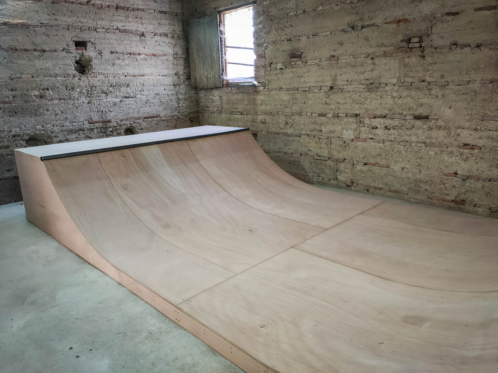 MINI RAMPE H090 CONCEPTEUR CONSTRUCTEUR SKATEPARKS BETON